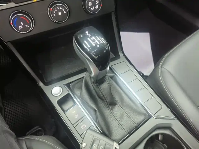 Volkswagen Passat — Фото автомобиля 13