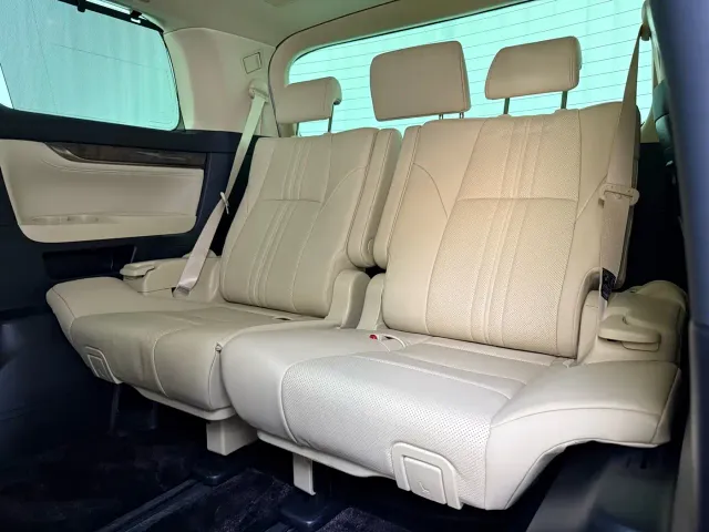 Toyota Vellfire — Фото автомобиля 8
