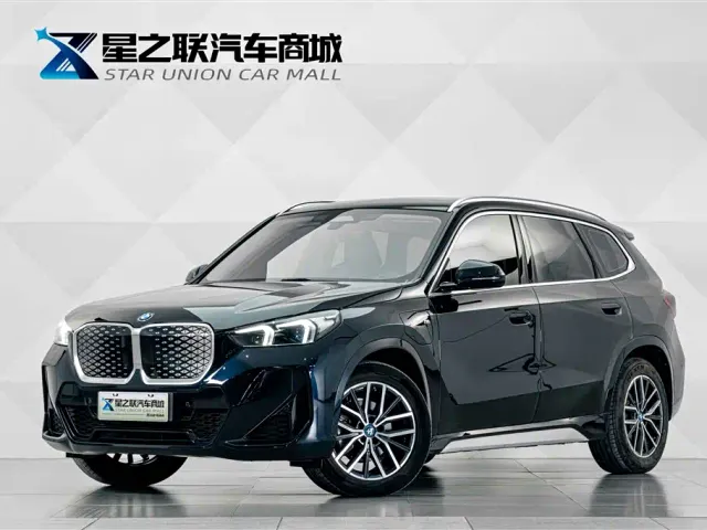 Фотография автомобиля — BMW iX1