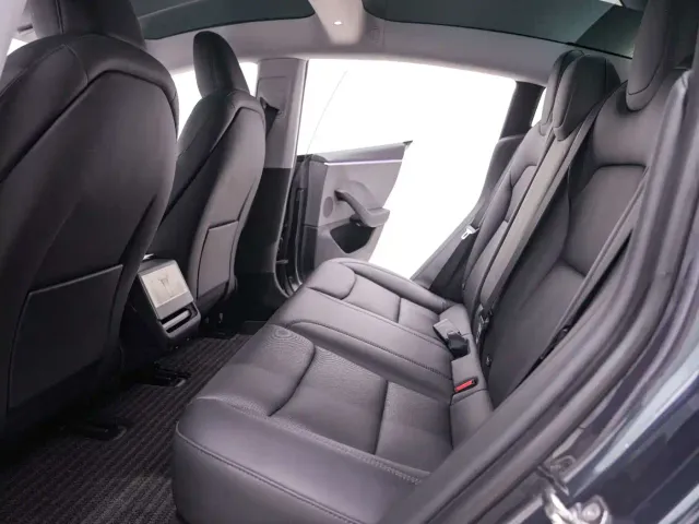 Tesla Model 3 — Фото автомобиля 24