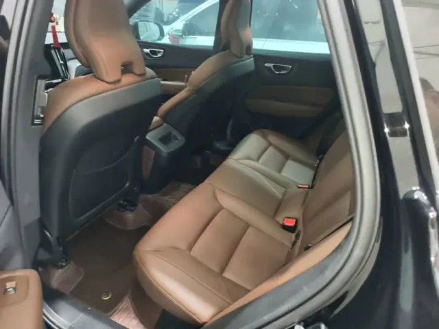 Volvo XC60 — Фото автомобиля 16
