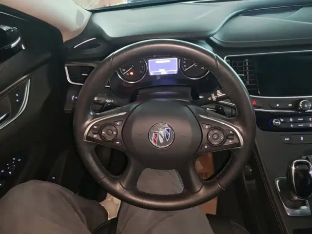Buick LaCrosse — Фото автомобиля 10
