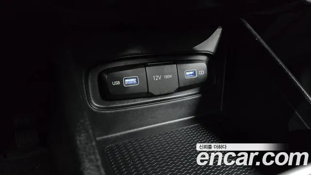 Hyundai Venue — Фото автомобиля 23