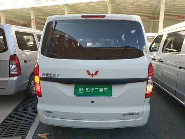 Wuling Hongguang V — Фото автомобиля 5