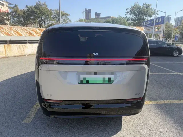Li Auto MEGA — Фото автомобиля 8