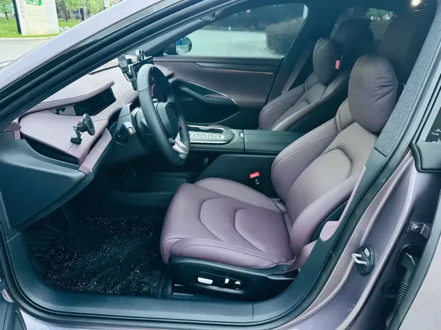 Xiaomi SU7 — Фото автомобиля 13
