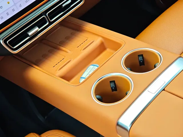 Li Auto L8 — Фото автомобиля 17