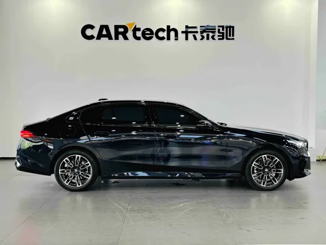 BMW 5 Series — Фото автомобиля 4