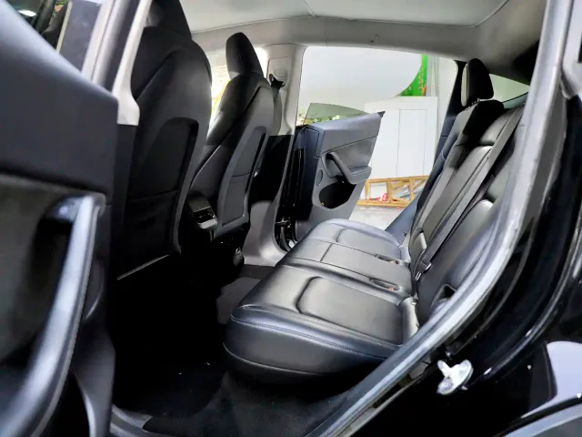 Tesla Model Y — Фото автомобиля 10