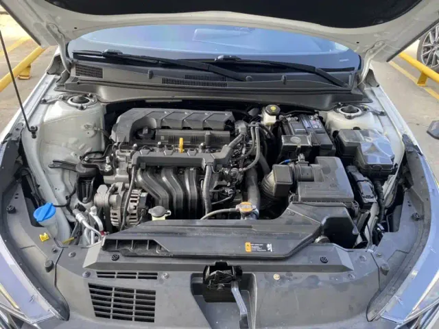 Hyundai Elantra — Фото автомобиля 10