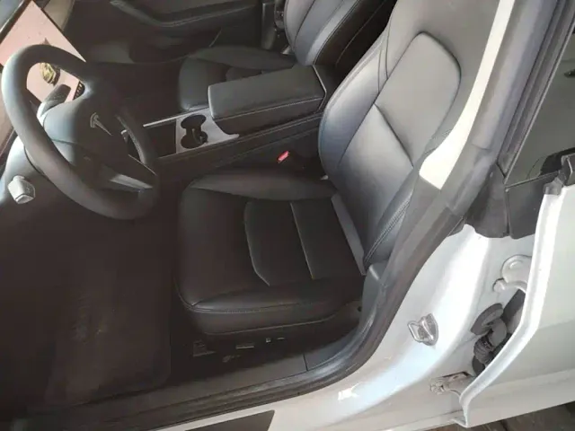 Tesla Model 3 — Фото автомобиля 14