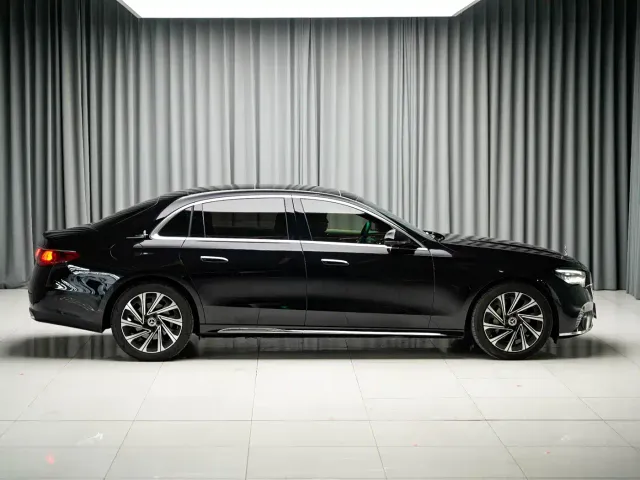 Mercedes-Benz E-Class — Фото автомобиля 8