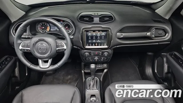 Jeep Renegade — Фото автомобиля 6