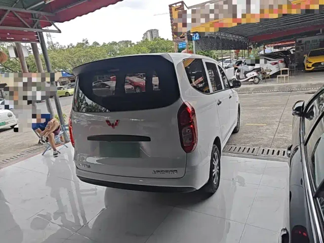 Wuling Hongguang — Фото автомобиля 6
