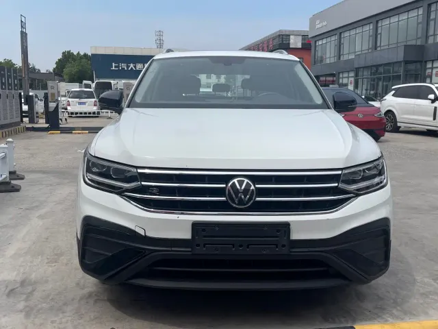 Volkswagen Tiguan L — Фото автомобиля 2