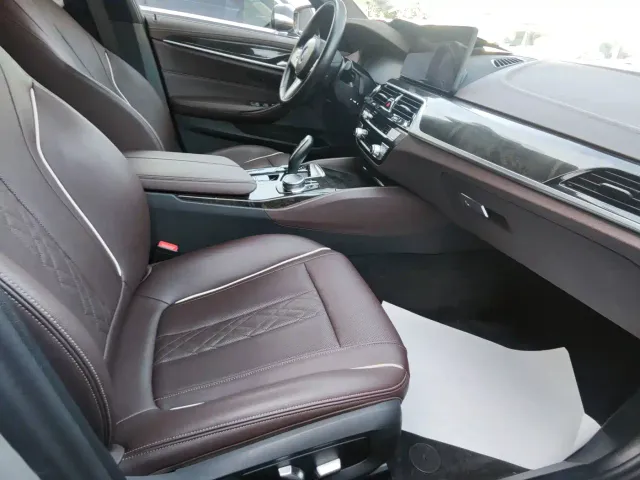BMW 5 Series — Фото автомобиля 12