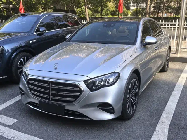 Mercedes-Benz E-Class — Фото автомобиля 2