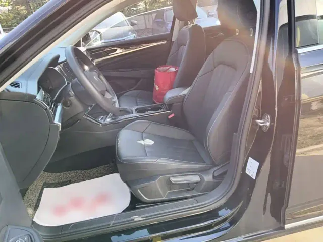 Volkswagen Passat — Фото автомобиля 14