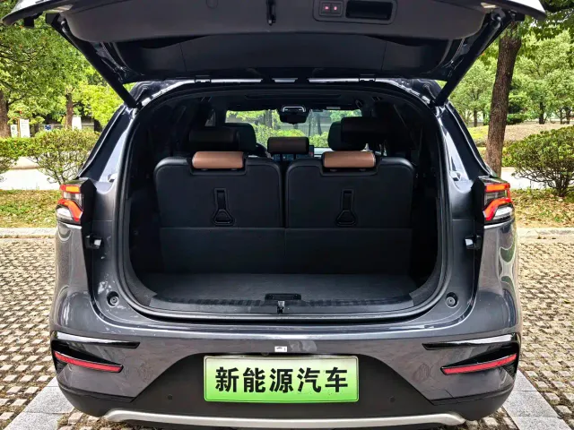BYD Tang — Фото автомобиля 16