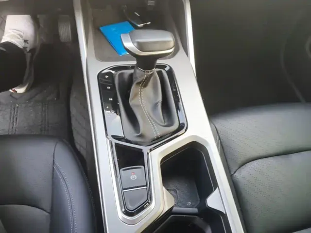 Geely Emgrand — Фото автомобиля 13