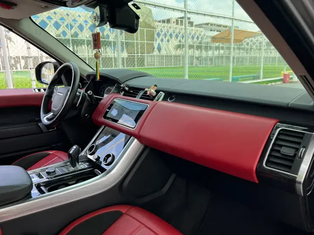 Land Rover Range Rover Sport — Фото автомобиля 11
