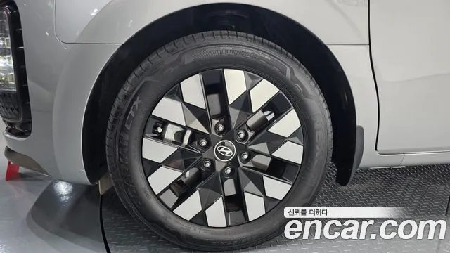 Hyundai Staria Staria 4WD Lounge 9 мест — Фото автомобиля 5
