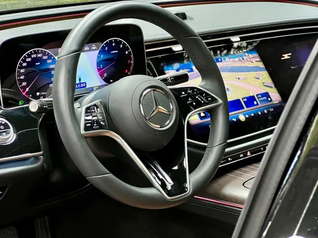 Mercedes-Benz E-Class — Фото автомобиля 18
