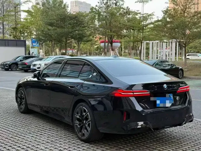 BMW 5 Series — Фото автомобиля 4