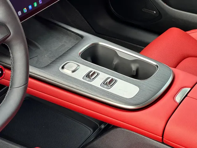 Xiaomi SU7 — Фото автомобиля 8