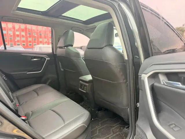 Toyota RAV4 — Фото автомобиля 11
