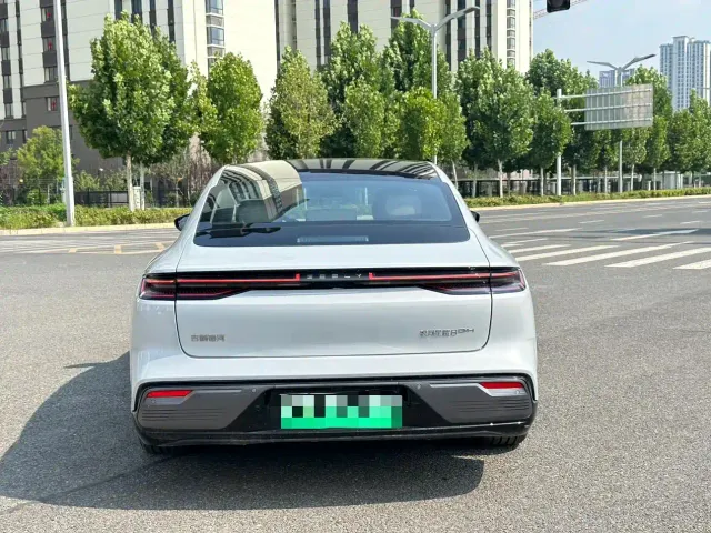 Geely Galaxy Xingyao 8 — Фото автомобиля 8