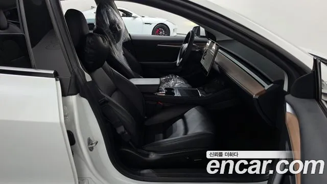 Tesla Model 3 — Фото автомобиля 11