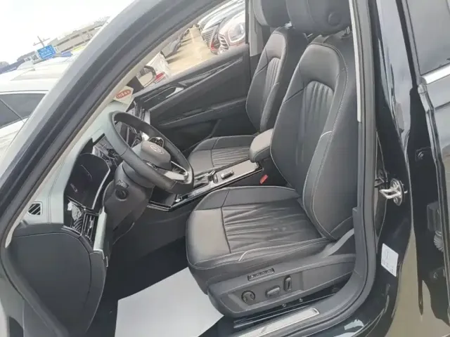 Volkswagen Passat 2023 Facelift 330TSI Starlight Luxury Edition — Фото автомобиля 10