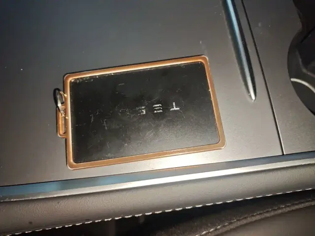 Tesla Model 3 — Фото автомобиля 8