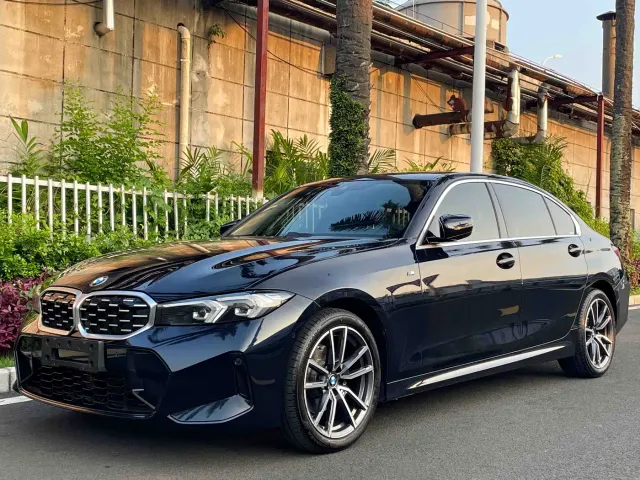 Фотография автомобиля — BMW 3 Series