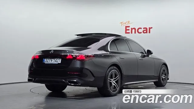 Mercedes-Benz E-Class — Фото автомобиля 2