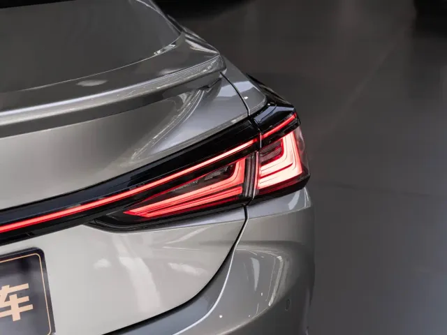 Lexus ES — Фото автомобиля 7