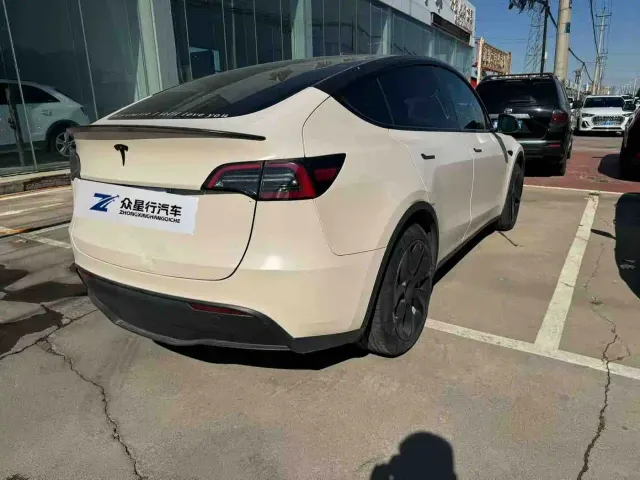 Tesla Model Y — Фото автомобиля 8