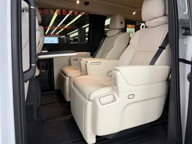Li Auto MEGA — Фото автомобиля 27