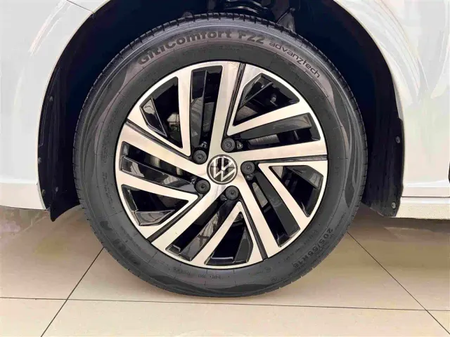Volkswagen Lavida — Фото автомобиля 18