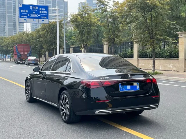 Mercedes-Benz E-Class — Фото автомобиля 19
