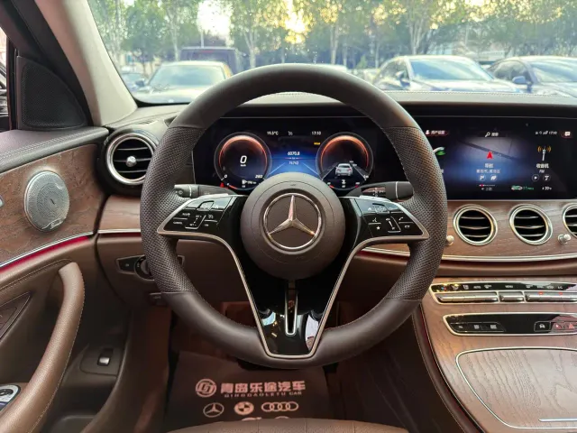 Mercedes-Benz E-Class — Фото автомобиля 12