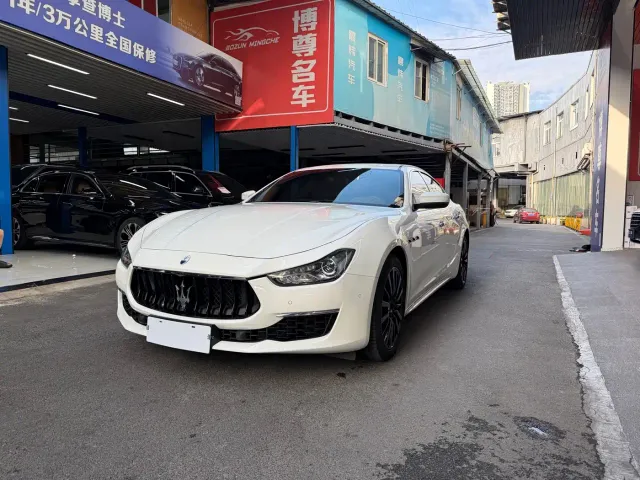 Фотография автомобиля — Maserati Ghibli