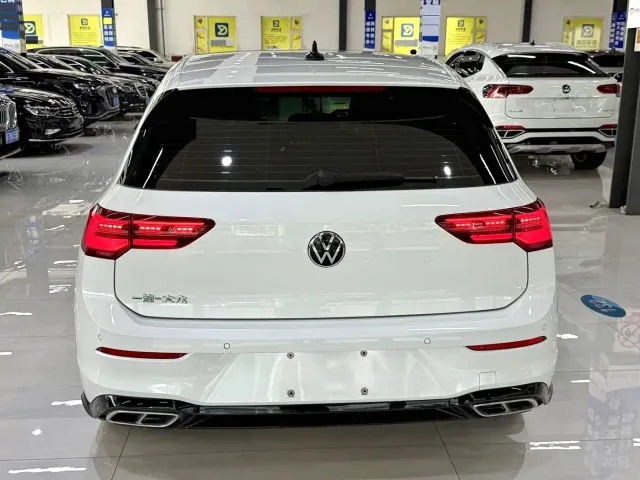 Volkswagen Golf — Фото автомобиля 10