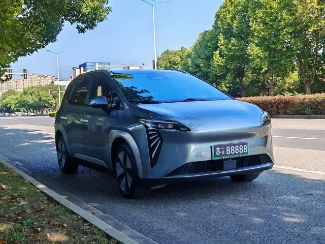 GAC Aion Y — Фото автомобиля 2
