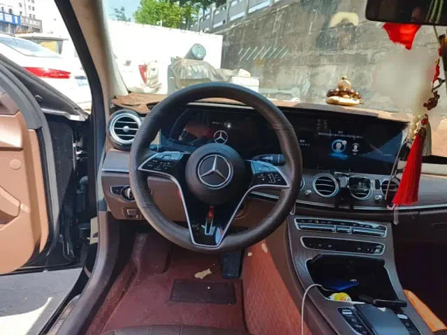 Mercedes-Benz E-Class — Фото автомобиля 10