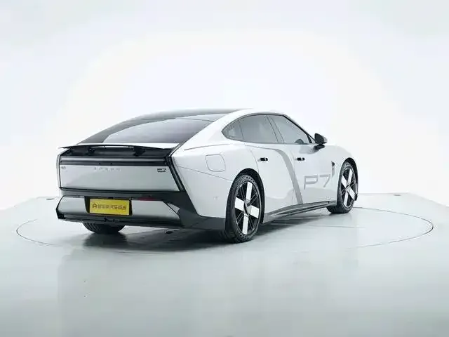 Xpeng P7 — Фото автомобиля 3