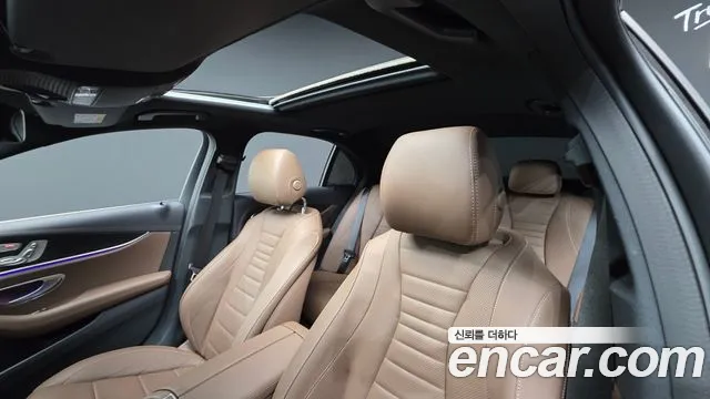 Mercedes-Benz E-Class — Фото автомобиля 12
