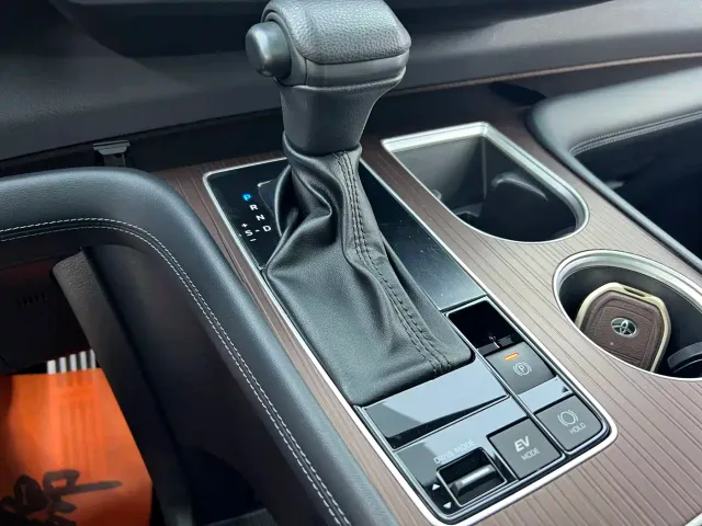 Toyota Granvia — Фото автомобиля 18
