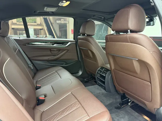 BMW 5 Series — Фото автомобиля 18